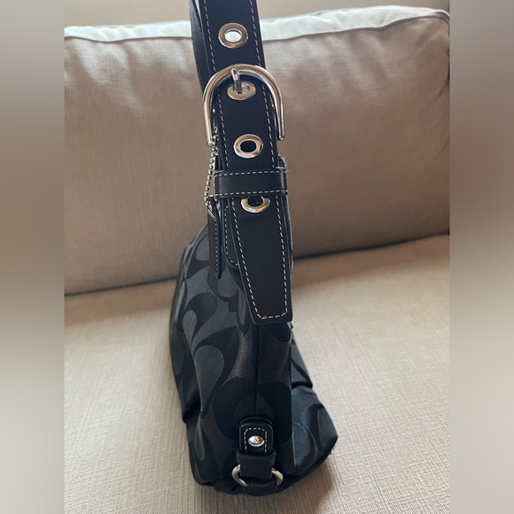 Coach F15067 black shoulder bag , adjustable strap, outside zipper.11”X14” - Picture 4 of 6